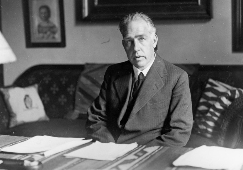 niels-bohr-1935-49b