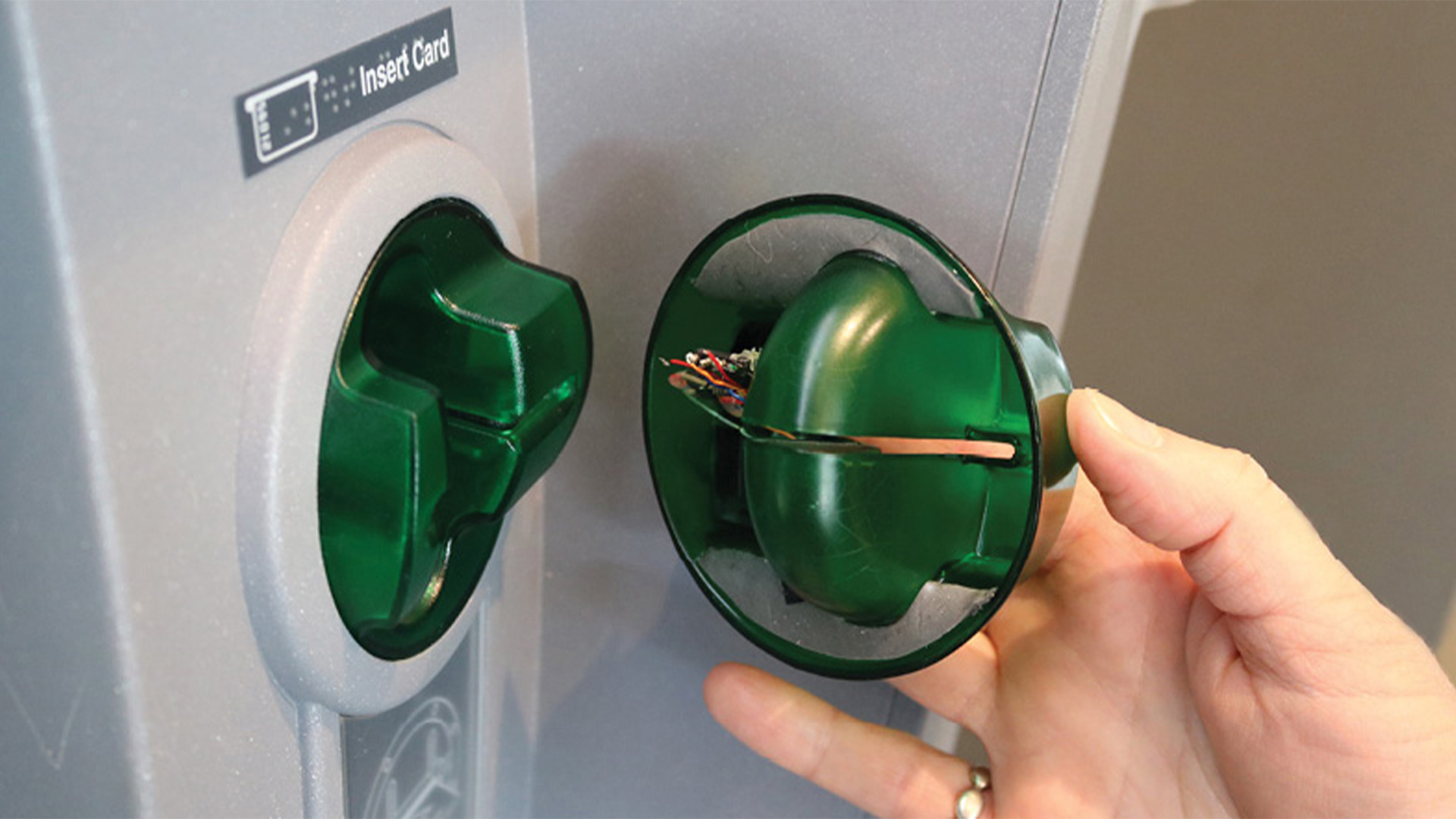 scam-with-skimmer-2
